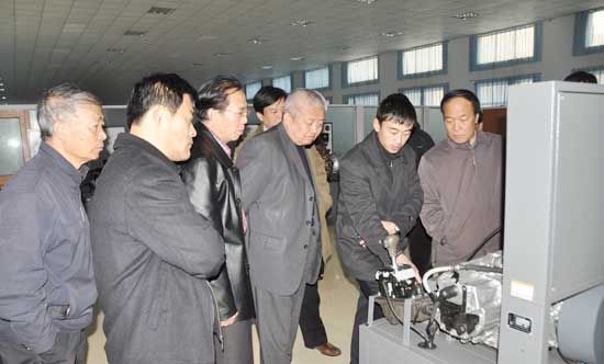 参事们参观学院实训基地