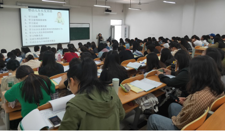 冰球突破豪华版官方网站第十一期中级育婴师培训开班授课