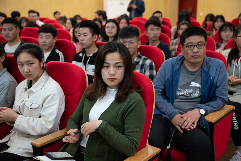 企鹅新媒体学院高校行——走进冰球突破豪华版官方网站