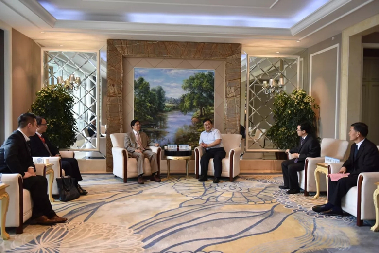 区委常委、组织部长、区委教育工委书记逯鹰出席冰球突破豪华版官方网站健康养老产学研基地战略合作签约仪式