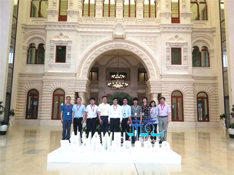 把握前沿科技，助力学校发展——董事长刘常青率队走进华为