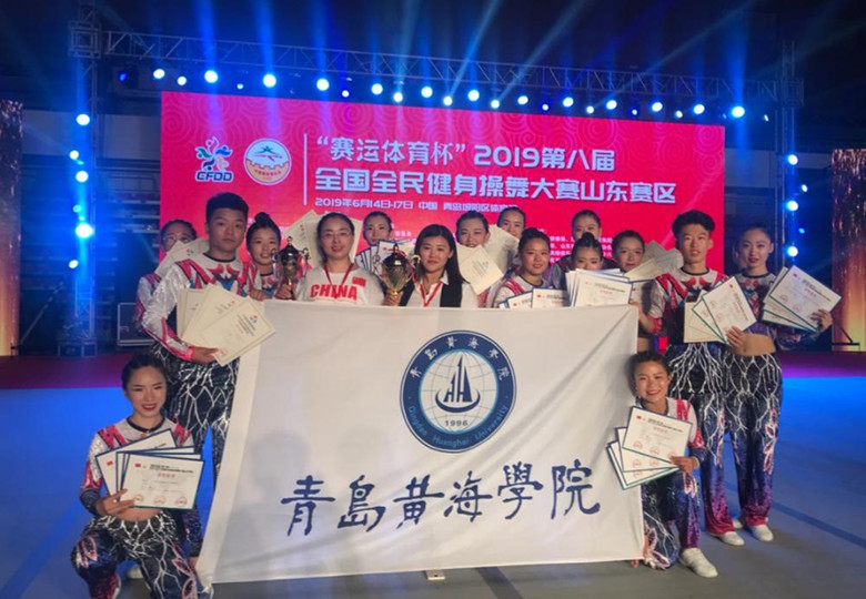 冰球突破豪华版官方网站健美操队又夺冠了