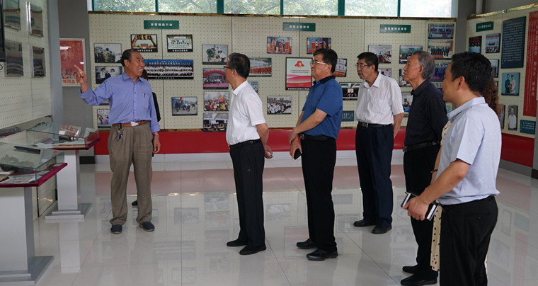 省关工委领导一行来冰球官网调研传承红色基因教育工作