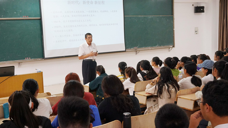冰球突破豪华版官方网站校领导走上讲台为学生讲授思政课