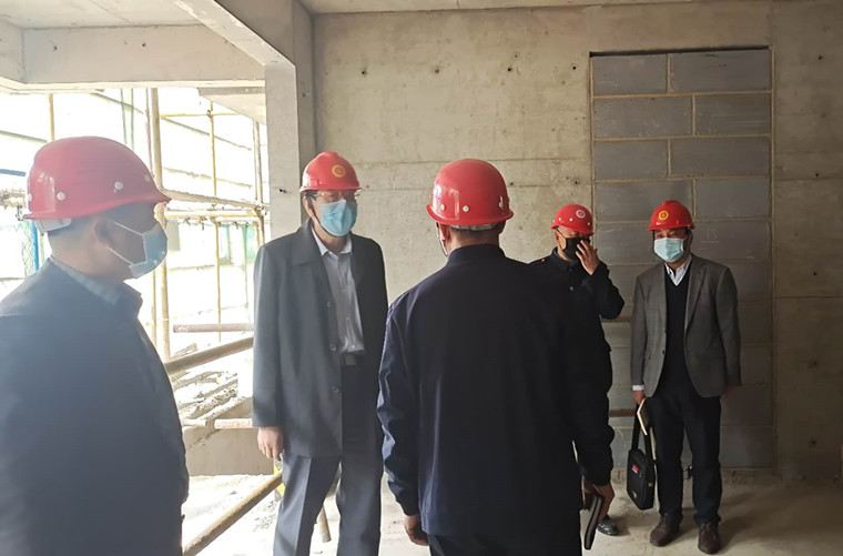 冰球突破豪华版官方网站党委书记李清山视察学校人才公寓建设情况