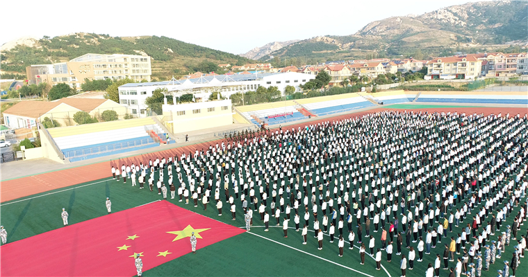 迎国庆，缅怀先烈，巨幅国旗现身黄海