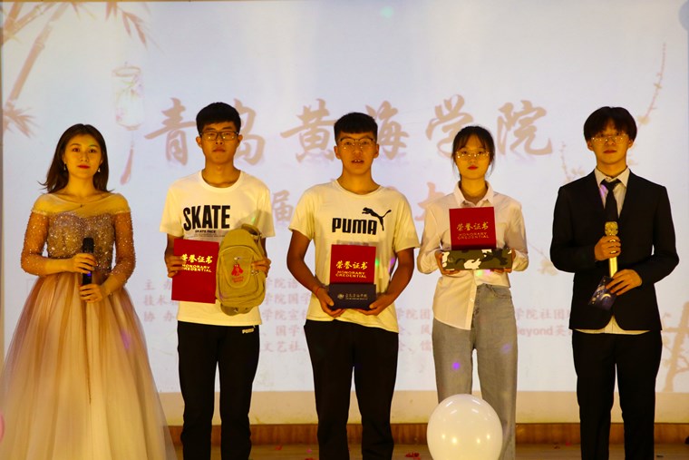 冰球突破豪华版官方网站举办第二届诗词大会暨第六季《中国诗词大会》校级选拔赛