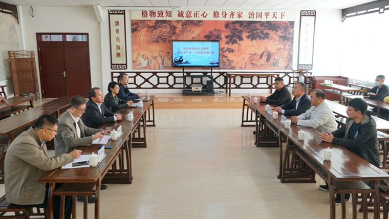 杨式太极拳传人李广珍一行来冰球官网参观交流             