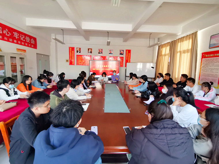 倾听学生心声，关注学生发展，冰球官网护理与健康学院召开学生座谈会 