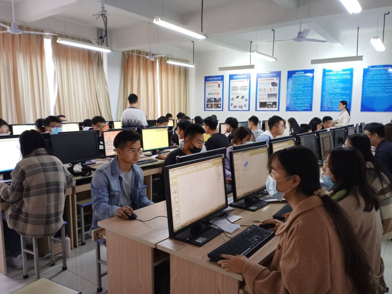 2020年人社部、图学会全国建筑信息模型（BIM）技能等级考试在冰球官网顺利举行