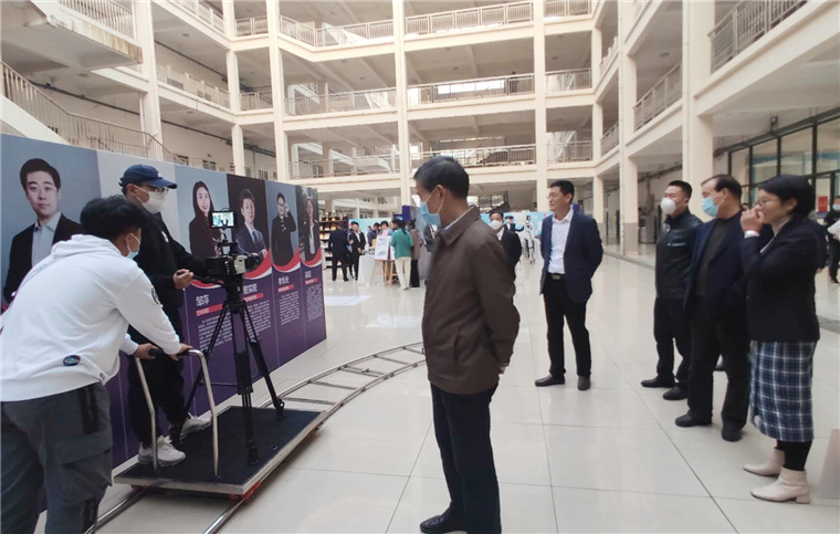 冰球突破豪华版官方网站第十二届大学生科技文化成果展圆满落幕