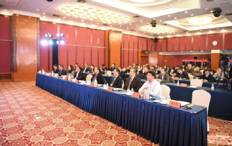 冰球官网参加中日韩泰高等教育国际研讨会