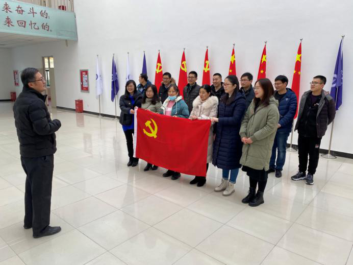 冰球官网举办“重走长征之路  传承红色基因”党建活动