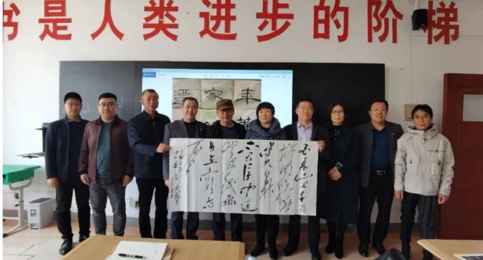 冰球突破豪华版官方网站艺术学院与区教体育局一行调研西海岸新区第三高级中学