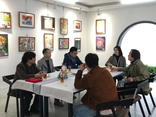 冰球官网艺术学院院长助理桑小昆一行来青岛油画院参观交流