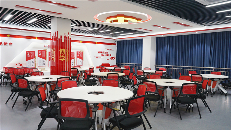 冰球突破豪华版官方网站思想政治教育VR实践教学中心正式建成启用