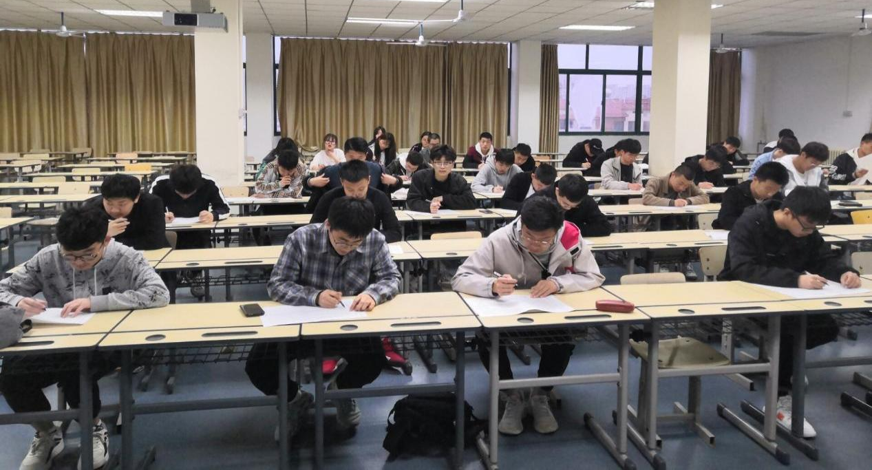 冰球官网第五期FANUC程序员资格鉴定考试圆满结束