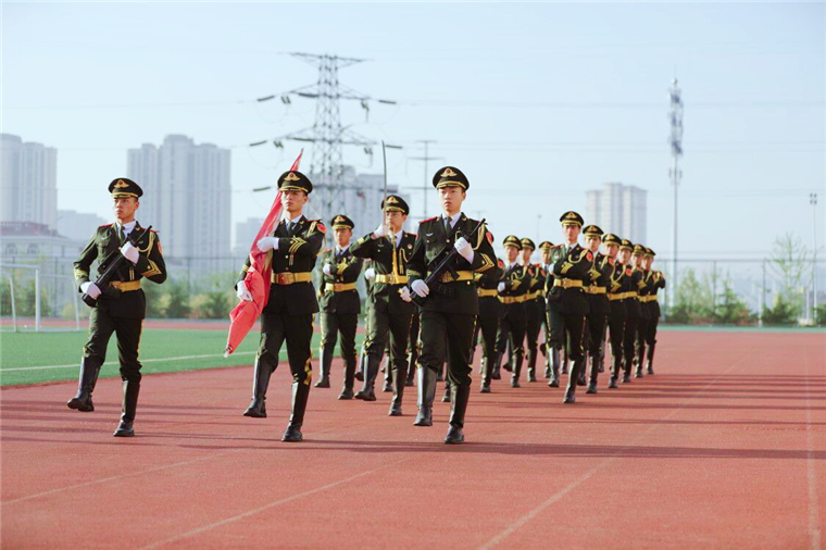 冰球突破豪华版官方网站举行纪念“五四青年节”主题升国旗仪式