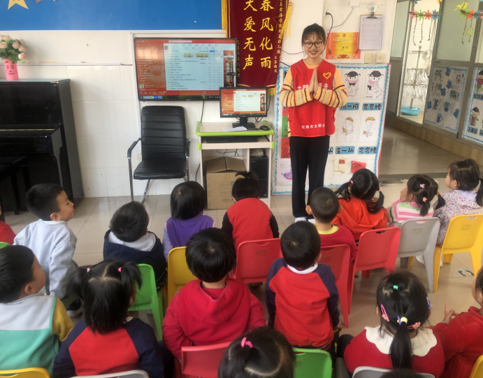 冰球官网学前教育学院参加“传红色经典  做闪闪红星”活动