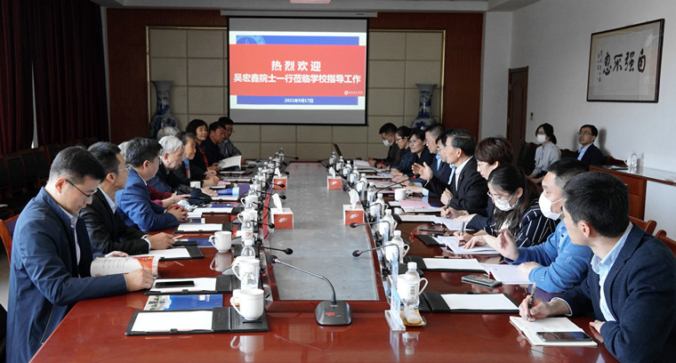 中国科学院院士吴宏鑫来冰球官网考察指导工作