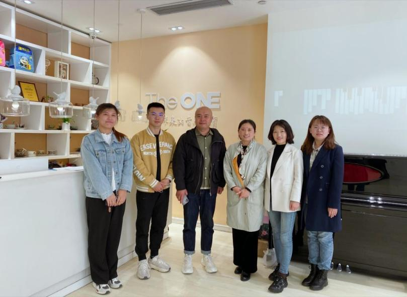 冰球官网学前教育学院受邀走访The One泽万佰金键钢琴艺术中心