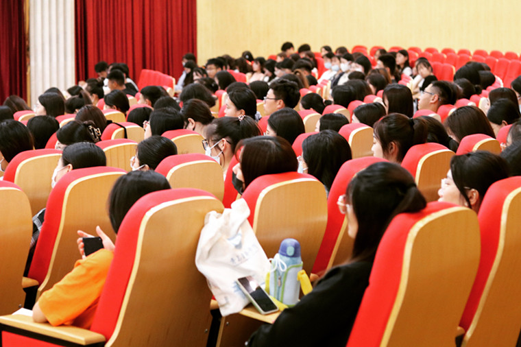 冰球突破豪华版官方网站护理与健康学院党校举办入党积极分子培训班开班典礼