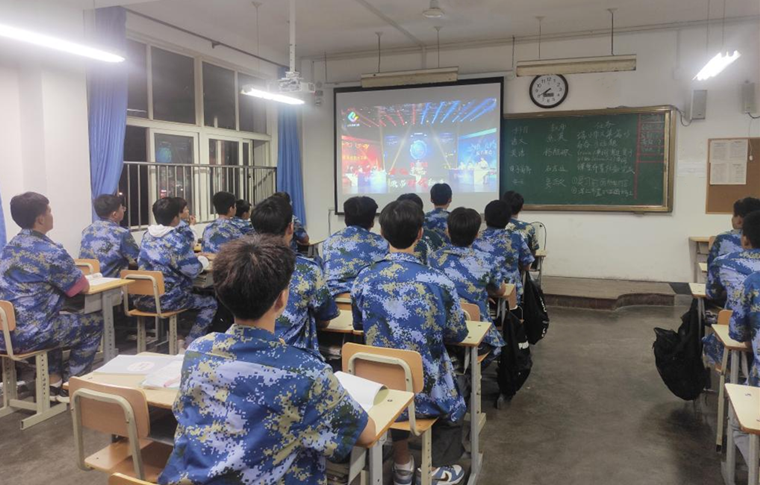青春点燃梦想   理想照耀未来——冰球官网组织全体学生收看《齐鲁大讲坛——开学第一讲》
