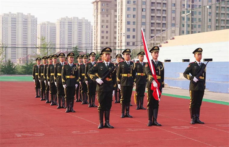 烈士纪念日，五星红旗在黄海学院上空高高飘扬！