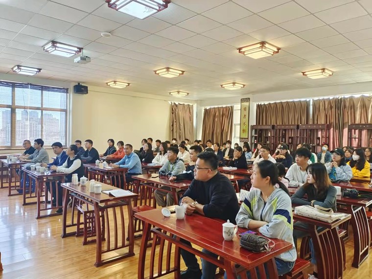 冰球突破豪华版官方网站举行首届“迎春乐杯”市场营销创新创业大赛启动仪式