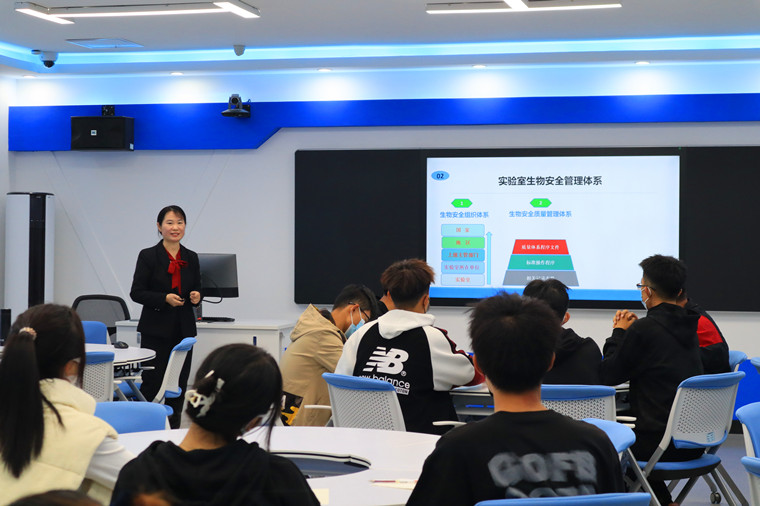 冰球官网护理与健康学院开展校庆学术月活动