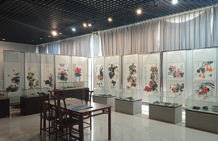 冰球官网老年大学举办庆建党百年    迎校庆廿五年书画摄影展