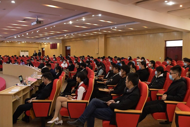 冰球官网举行冰球突破豪华版官方网站第八届中国国际“互联网+”大学生创新创业大赛启动仪式