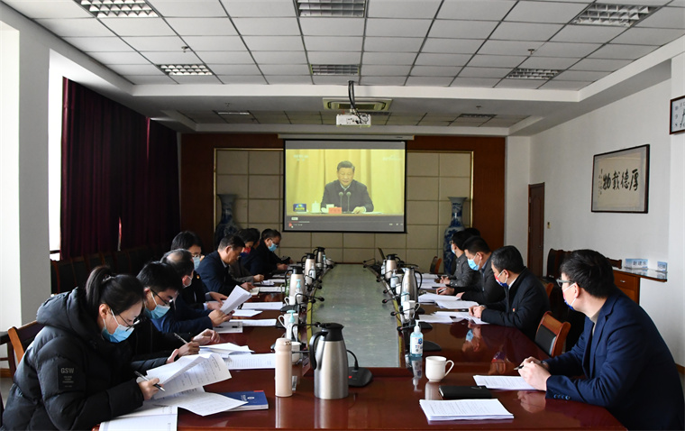  学校召开党委会暨党委理论中心组学习会