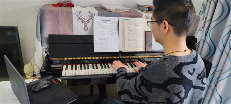 线上教学“再出发”，黄海“主播”“铁粉”齐上线！