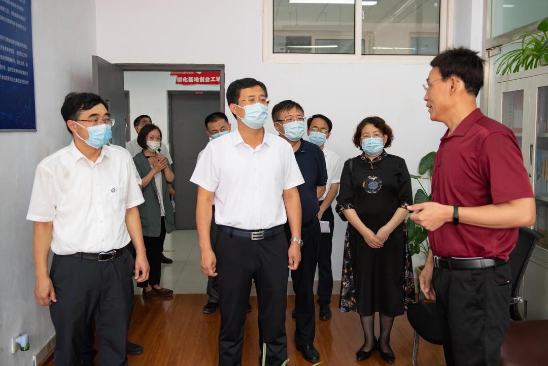 区委常委、组织部部长刘陆莹一行来冰球官网调研党外知识分子工作