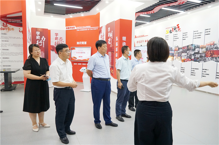 青岛西海岸新区人民医院院长许学兵一行来冰球官网考察回访