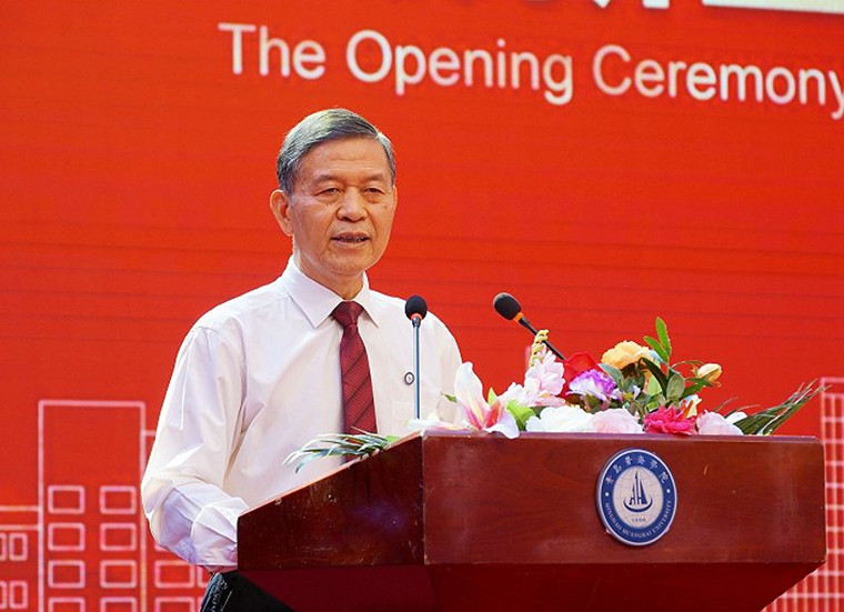 【界面新闻】冰球突破豪华版官方网站院长王渊明寄语2022级学子：启航新征程 筑梦正当时