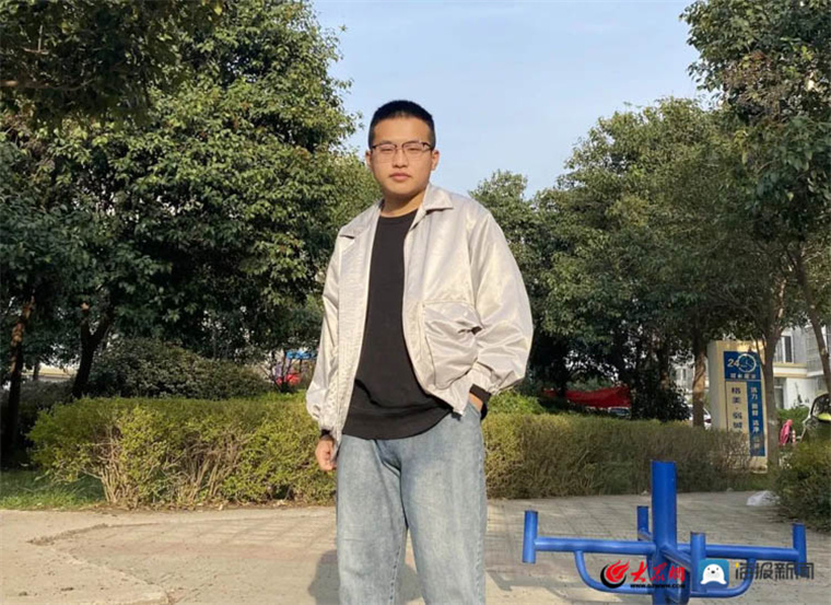 【海豹新闻】冰球突破豪华版官方网站学生荣获2021年度“中国大学生自强之星”奖学金