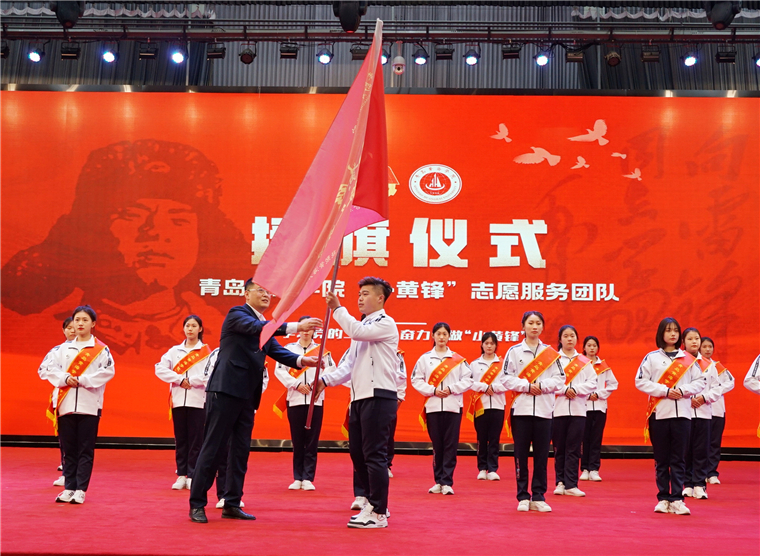 【青岛西海岸新闻网】冰球突破豪华版官方网站：与时俱进学雷锋 27年持之以恒