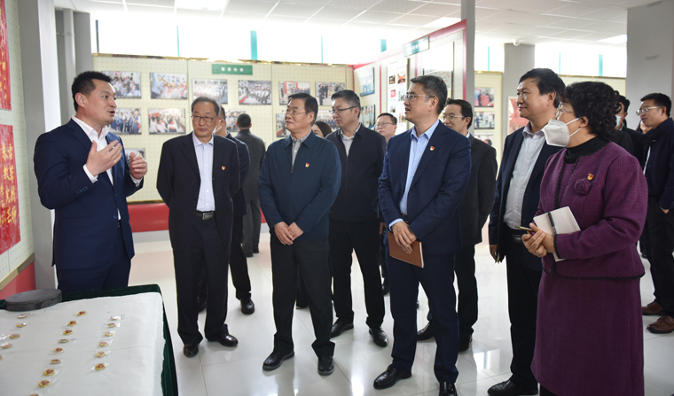 新区工委组织部与工委党校来冰球官网开展“学雷锋、当先锋”主题党日暨廉政教育活动