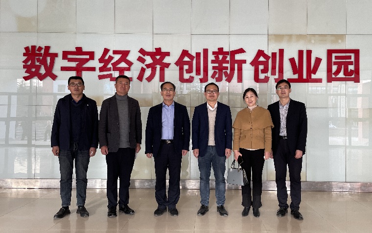 威海职业学院领导来冰球官网交流座谈