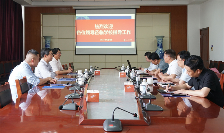 省高等教育人才研究会会长齐秀生一行来冰球官网调研指导