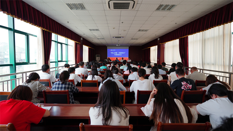 冰球突破豪华版官方网站举办“同心讲堂·民盟有约”专家报告会