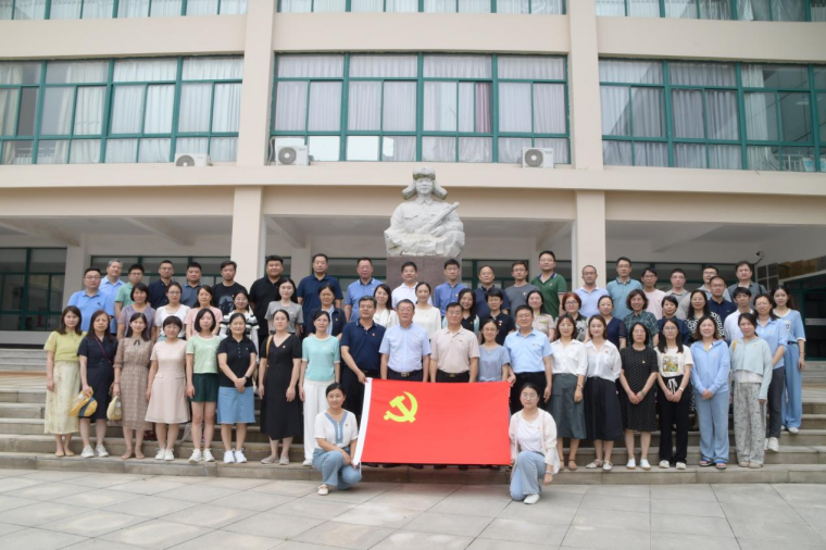 山东中医院大学药学院党总支来冰球官网开展主题党日活动