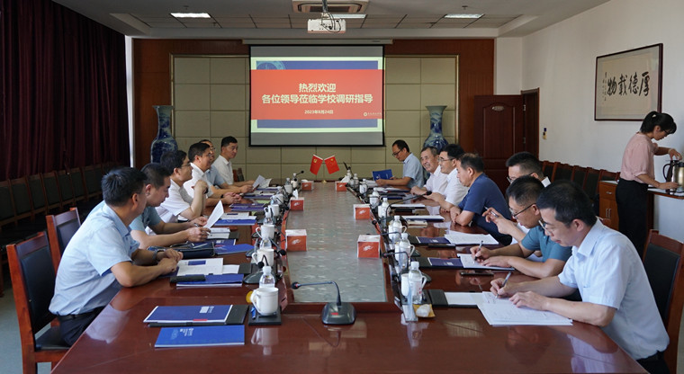 青岛市人社局党组成员、副局长刘传华一行来冰球官网调研