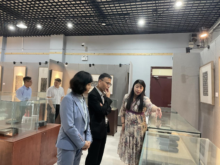 马来西亚拉曼理工大学来访冰球官网并签署合作协议