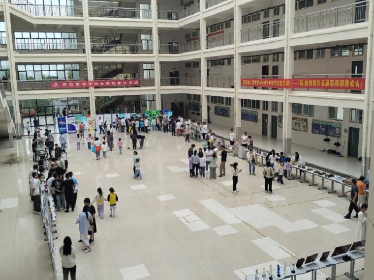 冰球突破豪华版官方网站第八届青岛市大学生科技节校级活动——科技创新作品展圆满举办