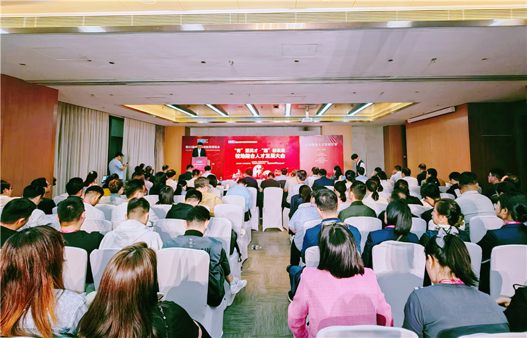 冰球官网承办第60届高博会“校地融合人才发展大会”成功举办