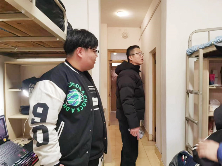 心系学生，“宿”说温暖——学生工作联合后勤保障部、安全管理处走访看望返校学生