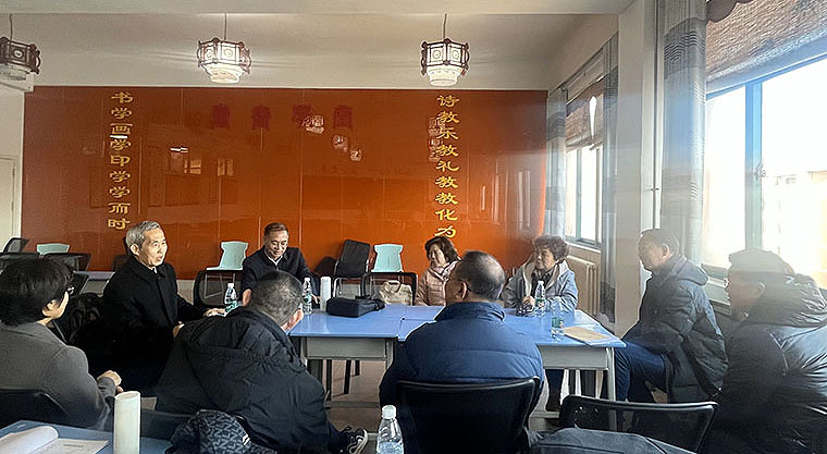 语言文化学院召开教授座谈会